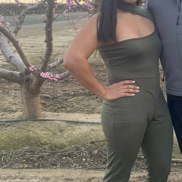 Size 8 Pretty little thing jumpsuit - Picture 3 of 3